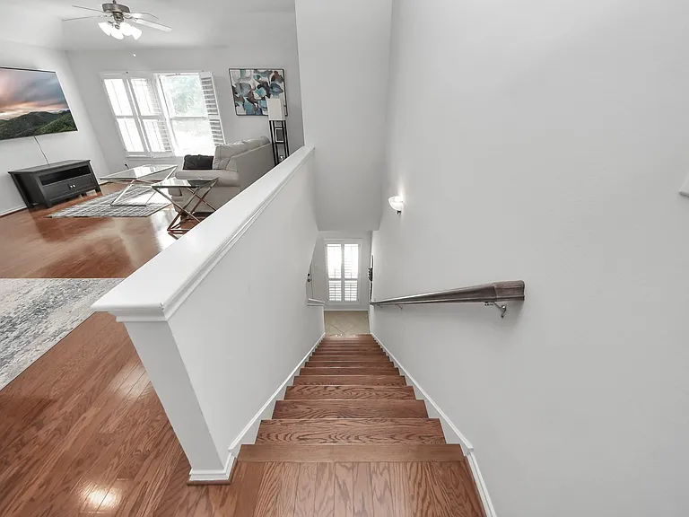 943 W Heights Hollow Ln — Photo 9