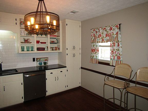 2nd image of 605 Sandhill Shady Grove Rd