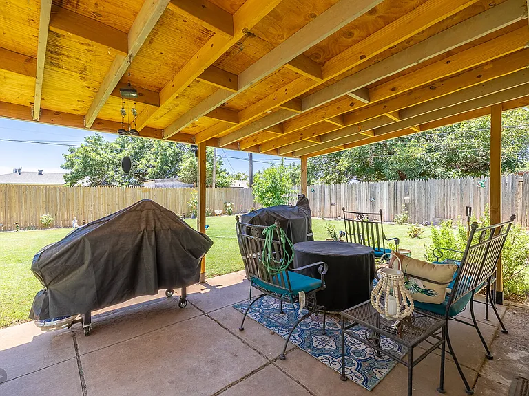 3413 Belmont Ave — Photo 26