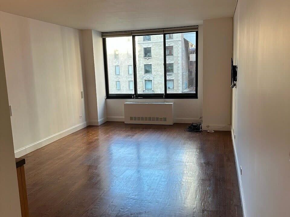 1st image of 215 W 95th St APT 5L
