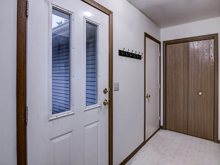 1050 W Hamilton Ave — Photo 8
