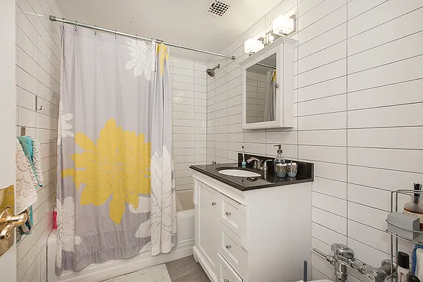 Rented by R New York | media 15