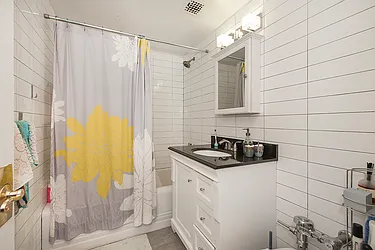 Rented by R New York