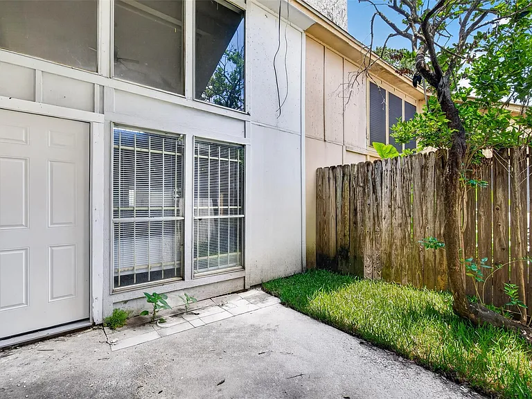 12227 W Village Dr #C — Photo 32