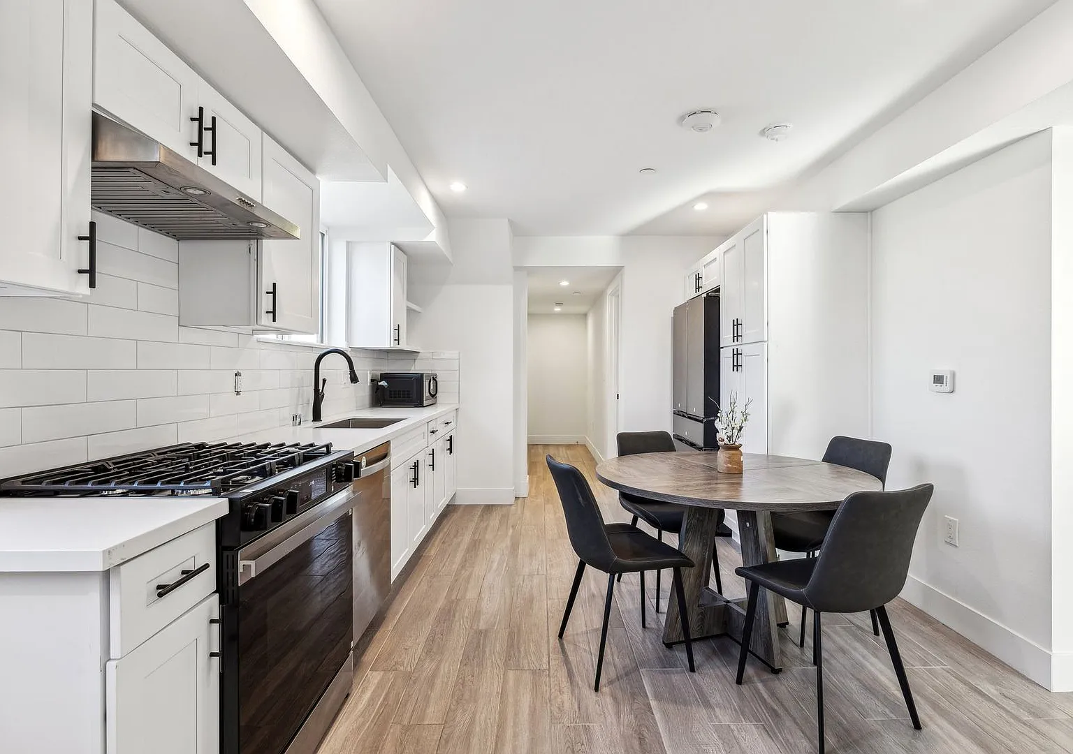 MH Liping 3505 Raymond Ave — Photo 1