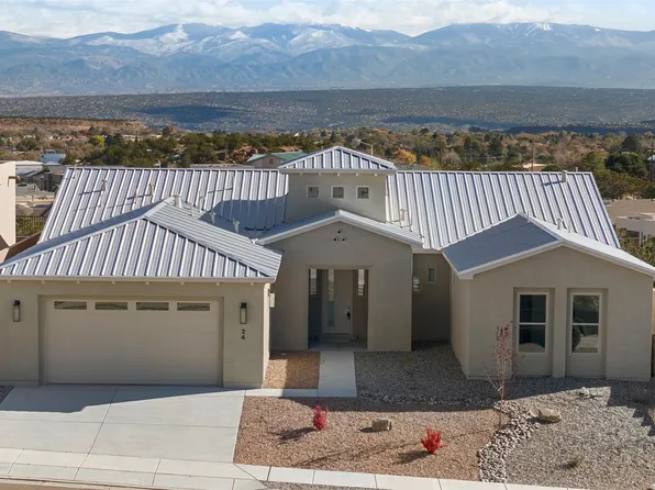 24 Confianza St, Los Alamos, NM 87544