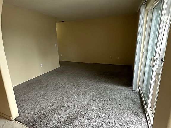 3rd image of 565 Briarwood Dr #565