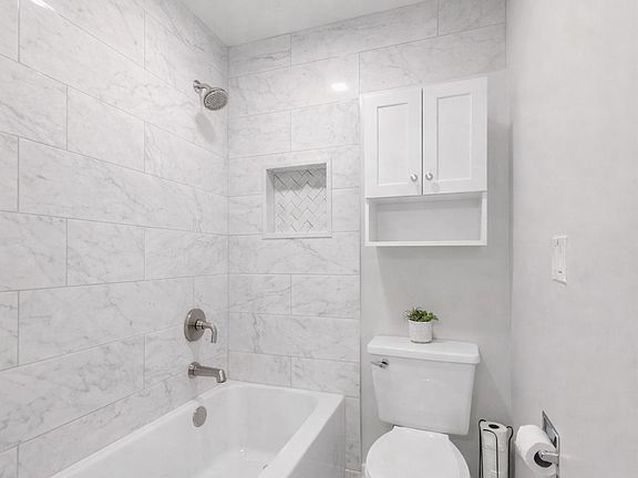 4th image of 127 Manchester Ct