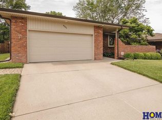 6531 Teton Dr, Lincoln, NE 68510