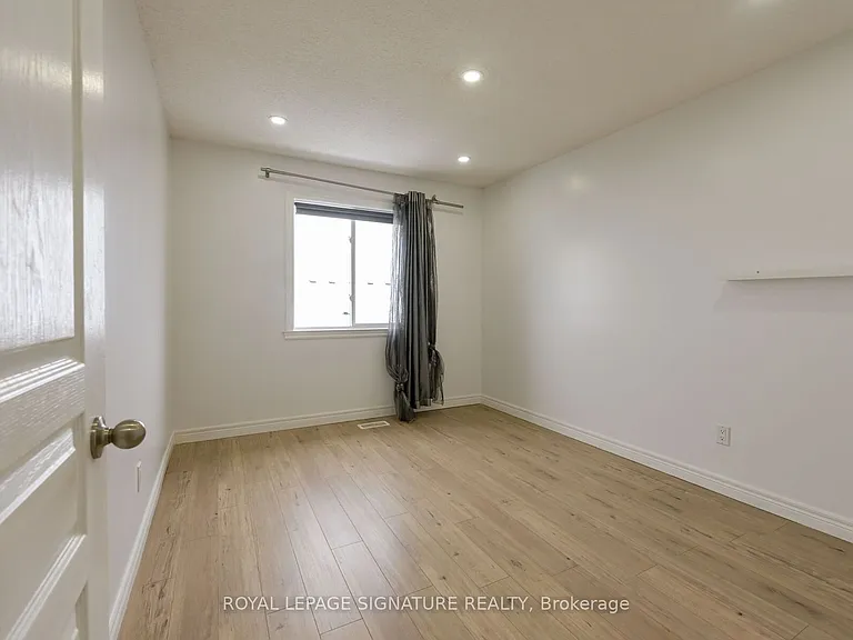 96 Highgate Dr #UPPER LEVEL A — Photo 35