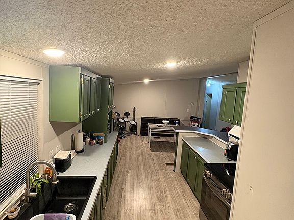 2nd image of 15868 Holiday Pkwy
