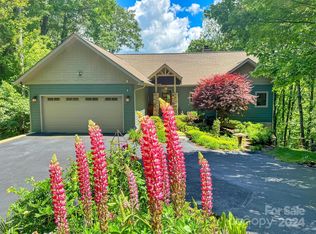 16 Rambling Ridge Rd, Waynesville, NC 28786
