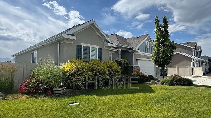 7 bed, 3.5 bath, 3743 sqft, $4,349 — Photo 1