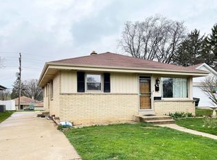 4109 N 92nd St, Wauwatosa, WI 53222