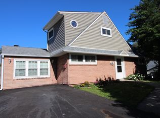 50 Aspen Ln, Levittown, PA 19055