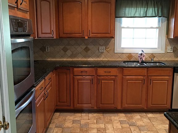 3rd image of 529 Sweetwater Dr