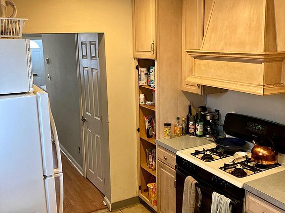 5th image of 525 E Wildey St