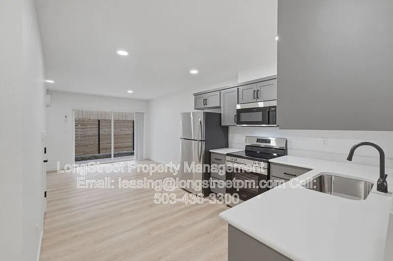 3 bed, 2.0 bath, 1300 sqft, $2,195 — Photo 3