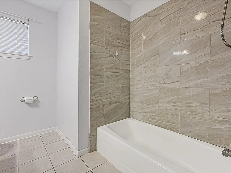 3816 Newton Dr — Photo 13