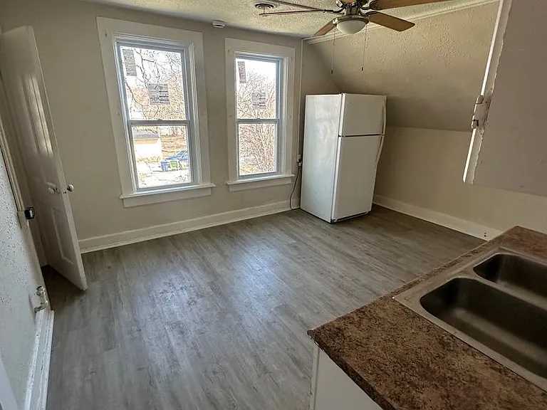 2840 N Vel R Phillips Ave — Photo 2
