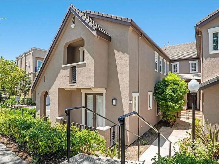 1216 McFadden Dr — Photo 1