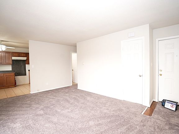 3rd image of 1371 Monomoy St APT B4