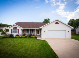 2557 Greenbrier Rd, Green Bay, WI 54311