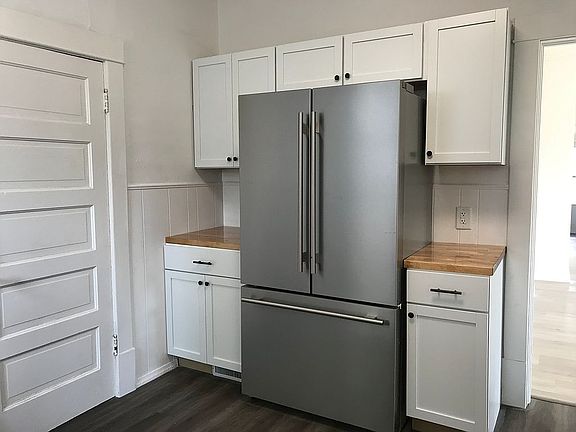 Kitchen (door to basement)