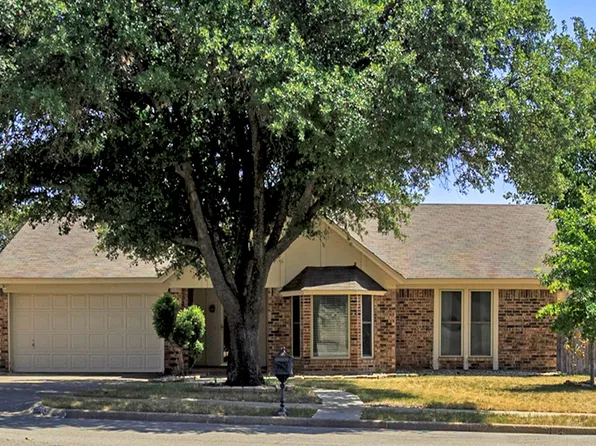 9963 Haywood Ct, Benbrook, TX 76126