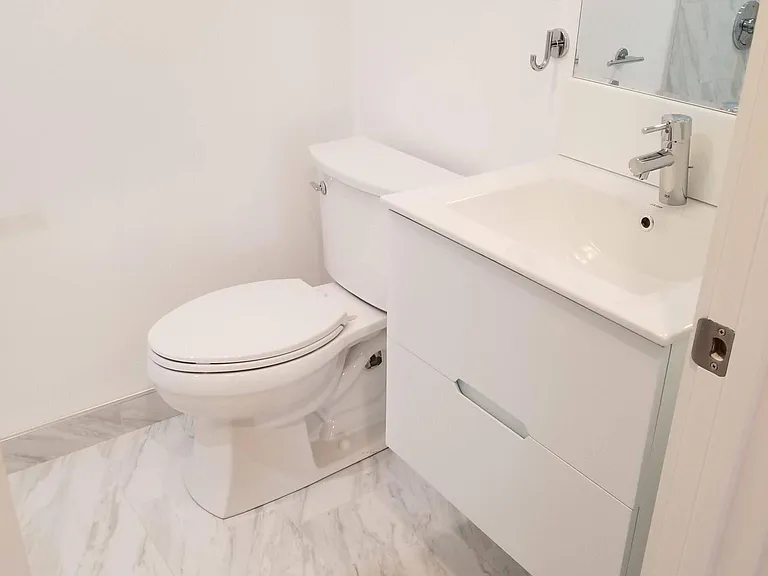 6726 N Artesian Ave #2 — Photo 30