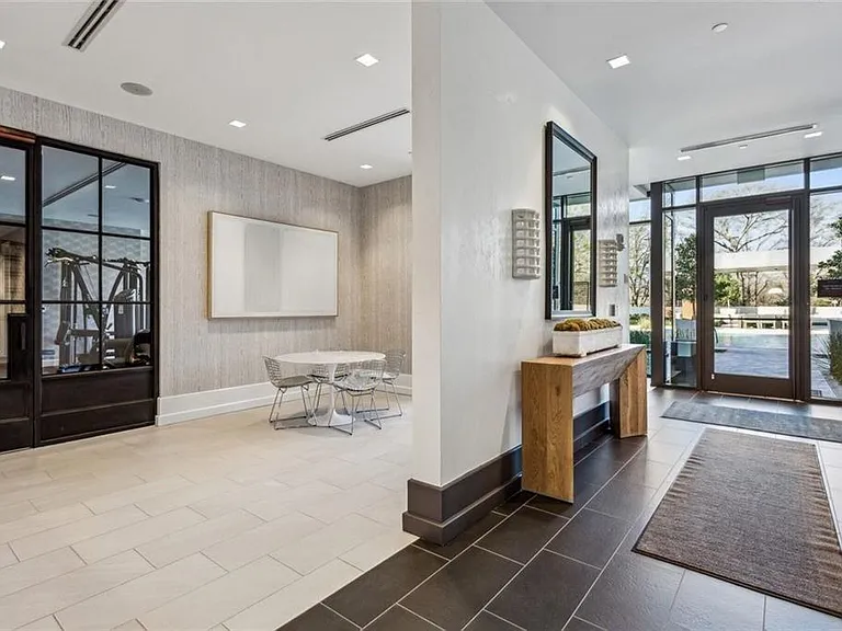 2520 Peachtree Rd #602 — Photo 31