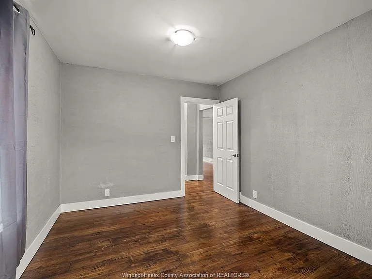 541 Moy Ave — Photo 14