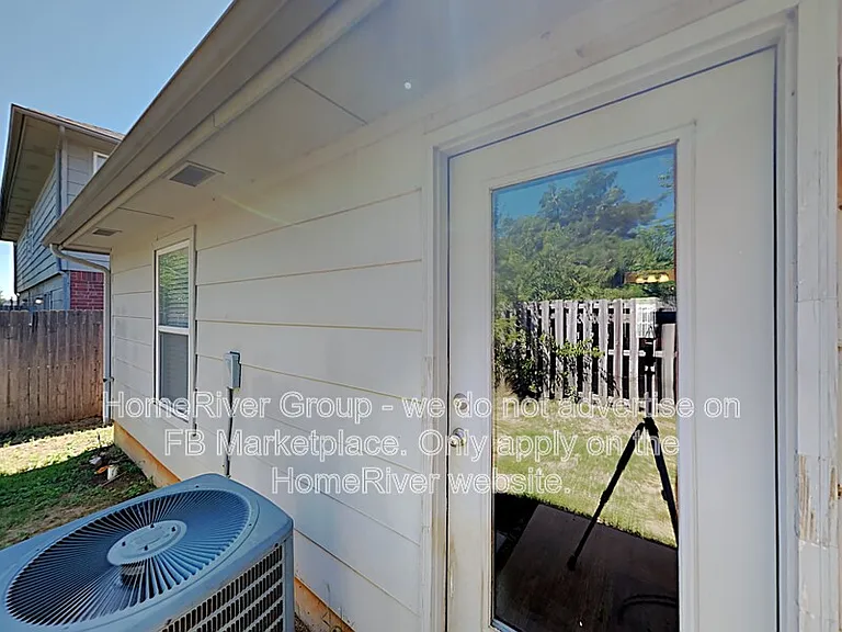 11005 SW 5th St — Photo 20