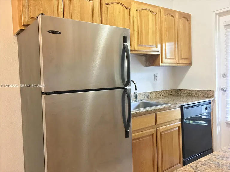 95 Edgewater Dr #207 — Photo 5