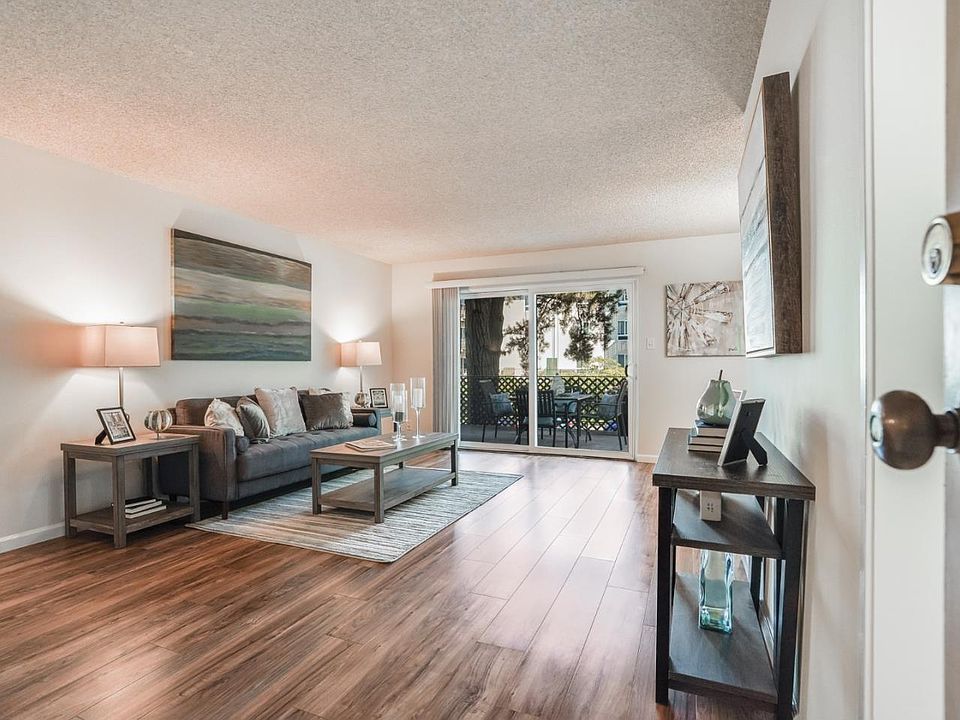 1st image of 821 N Humboldt St APT 204