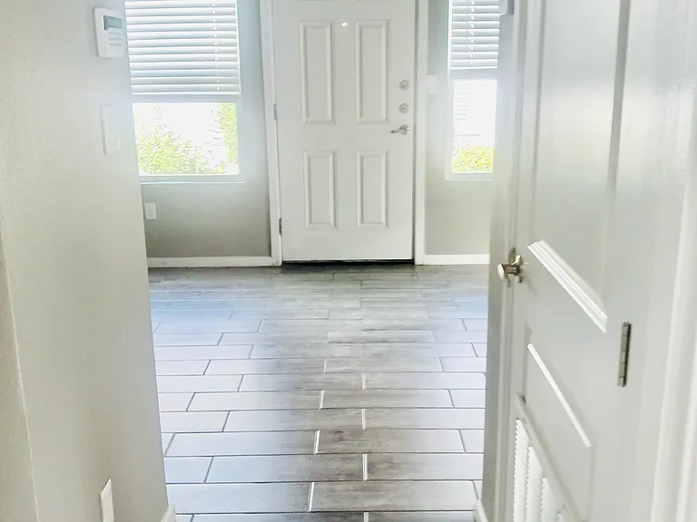 2807 Primrose Ave #4 — Photo 9