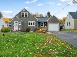 17 Parkwood Dr, East Syracuse, NY 13057