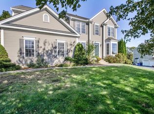 10 Seaver Farm Ln, South Grafton, MA 01560