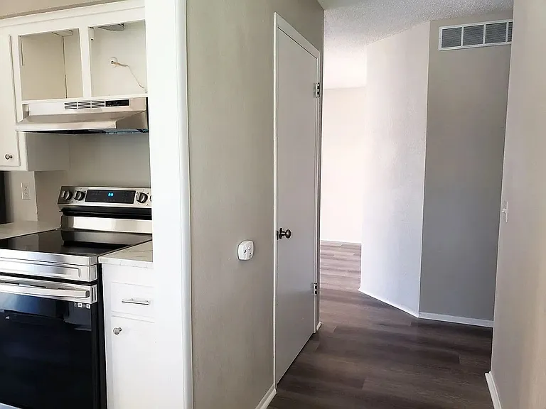 3118 S Chase Ave — Photo 5
