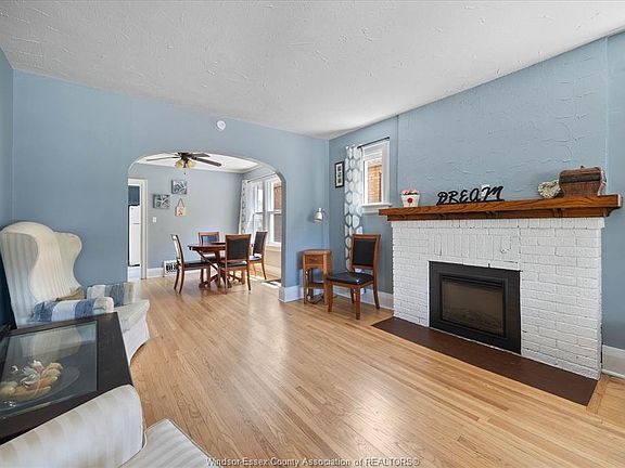 3rd image of 1422 Elsmere Ave