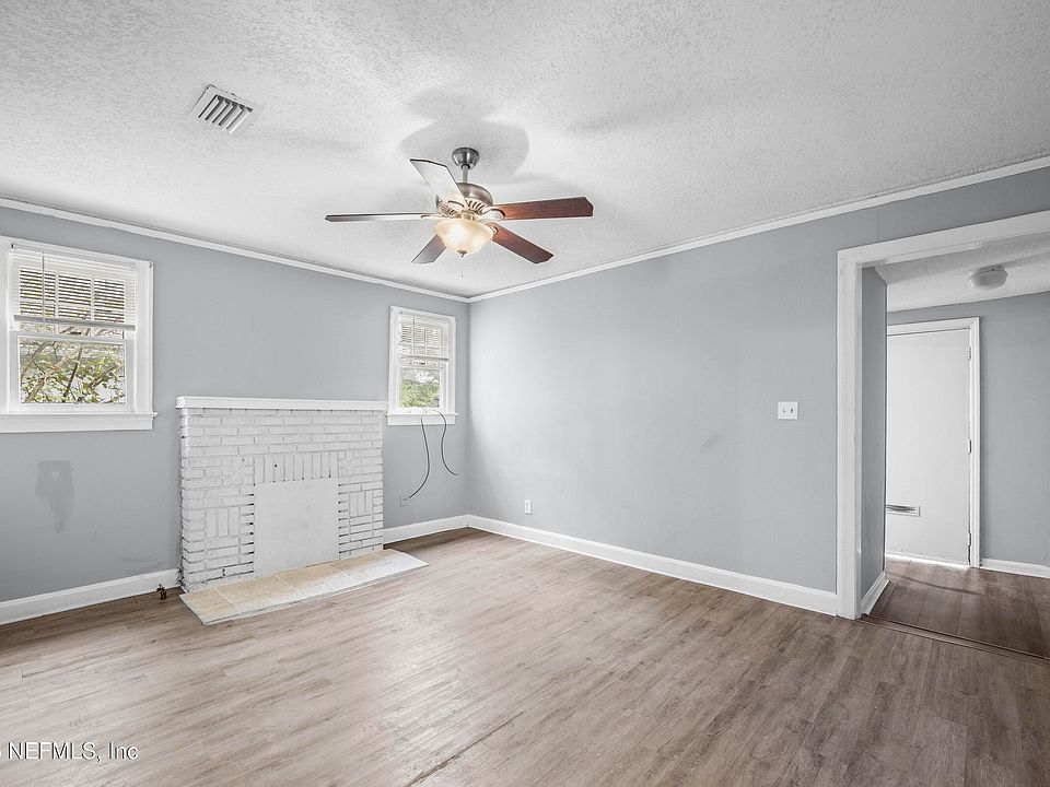 11th image of 1585 W 15TH Street