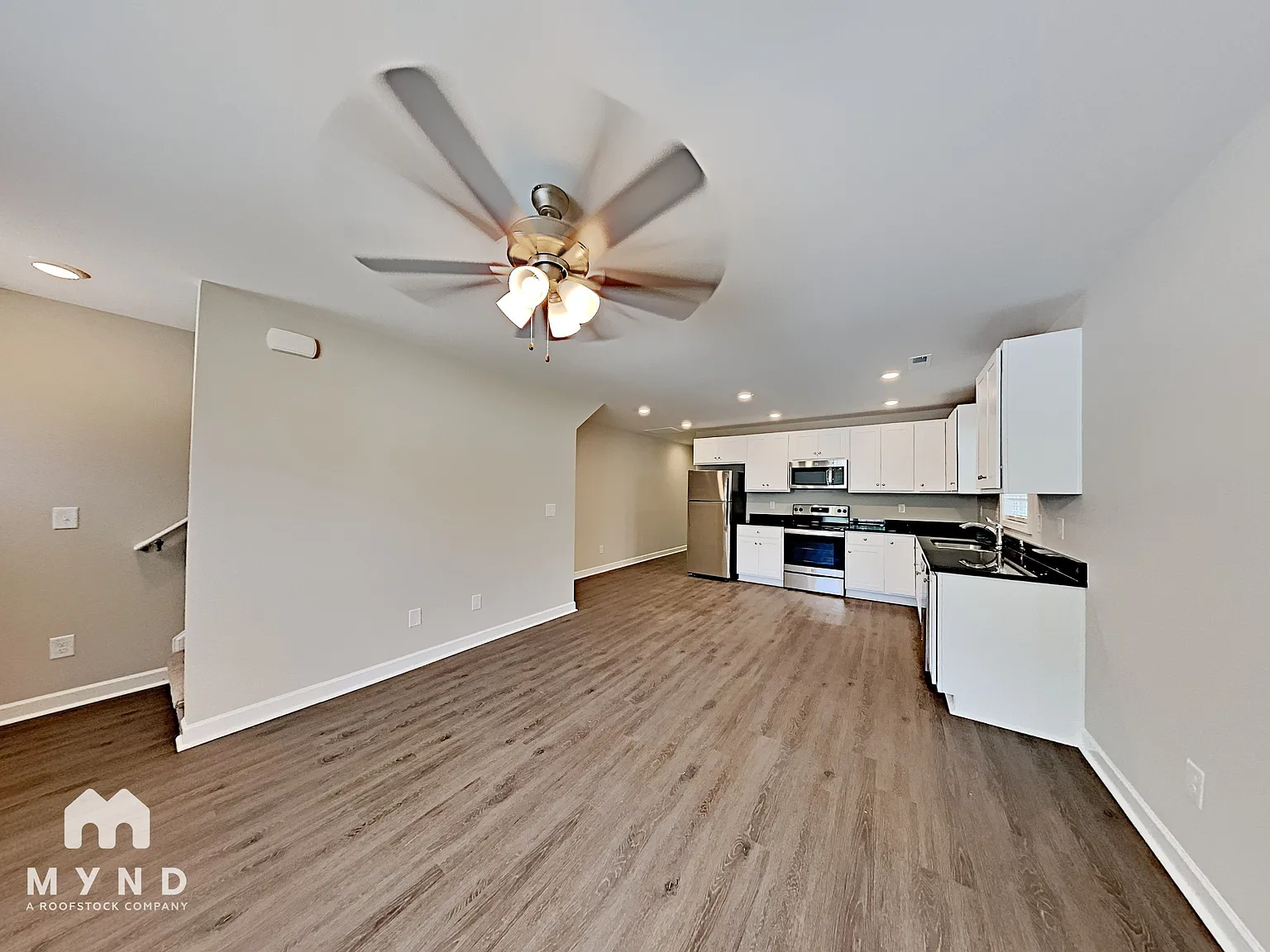 3 bed, 3.0 bath, 1295 sqft, $1,840 — Photo 3