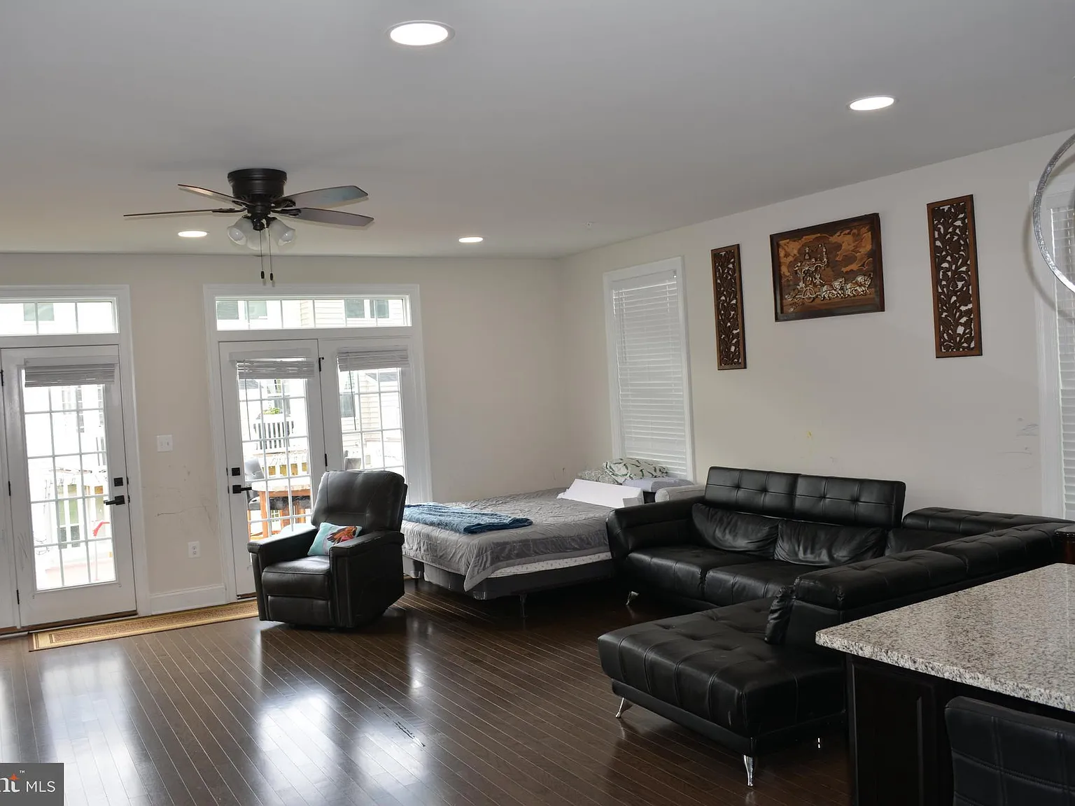 3 bed, 3.5 bath, 2920 sqft, $3,900 — Photo 3