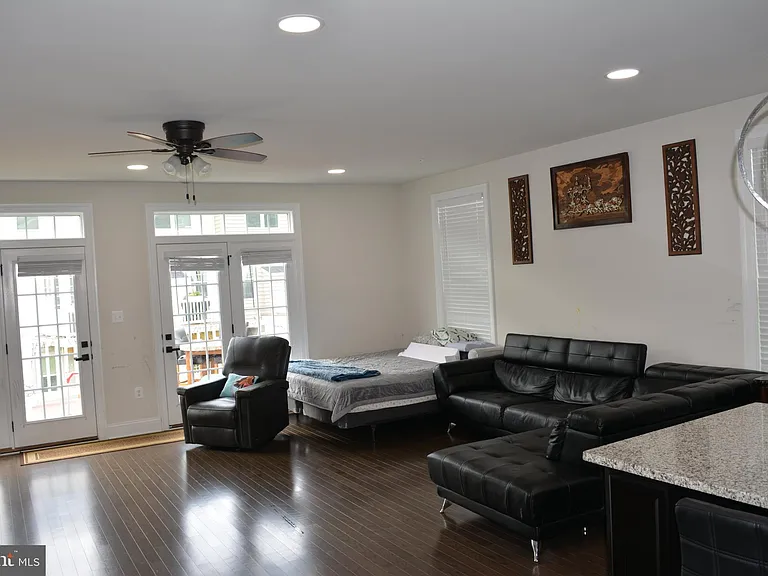 847 Stonecliffe Rd — Photo 3