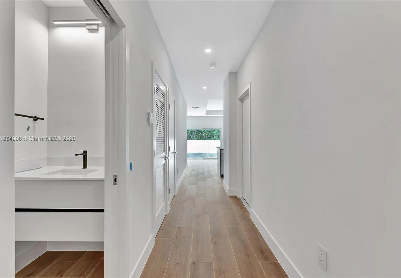 3 bed, 2.5 bath, 1650 sqft, $3,800 — Photo 3