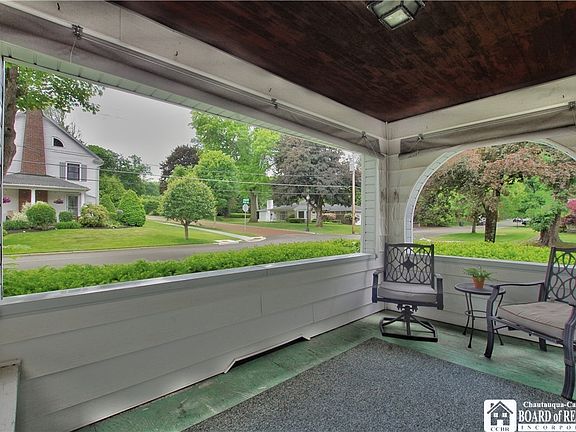 5th image of 202 Arlington Ave