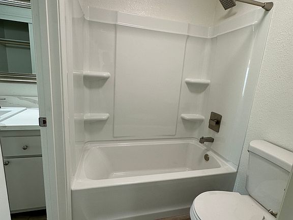 4th image of 3560 Glenville Ct #2