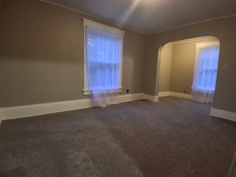926 Dueber Ave SW #B — Photo 2