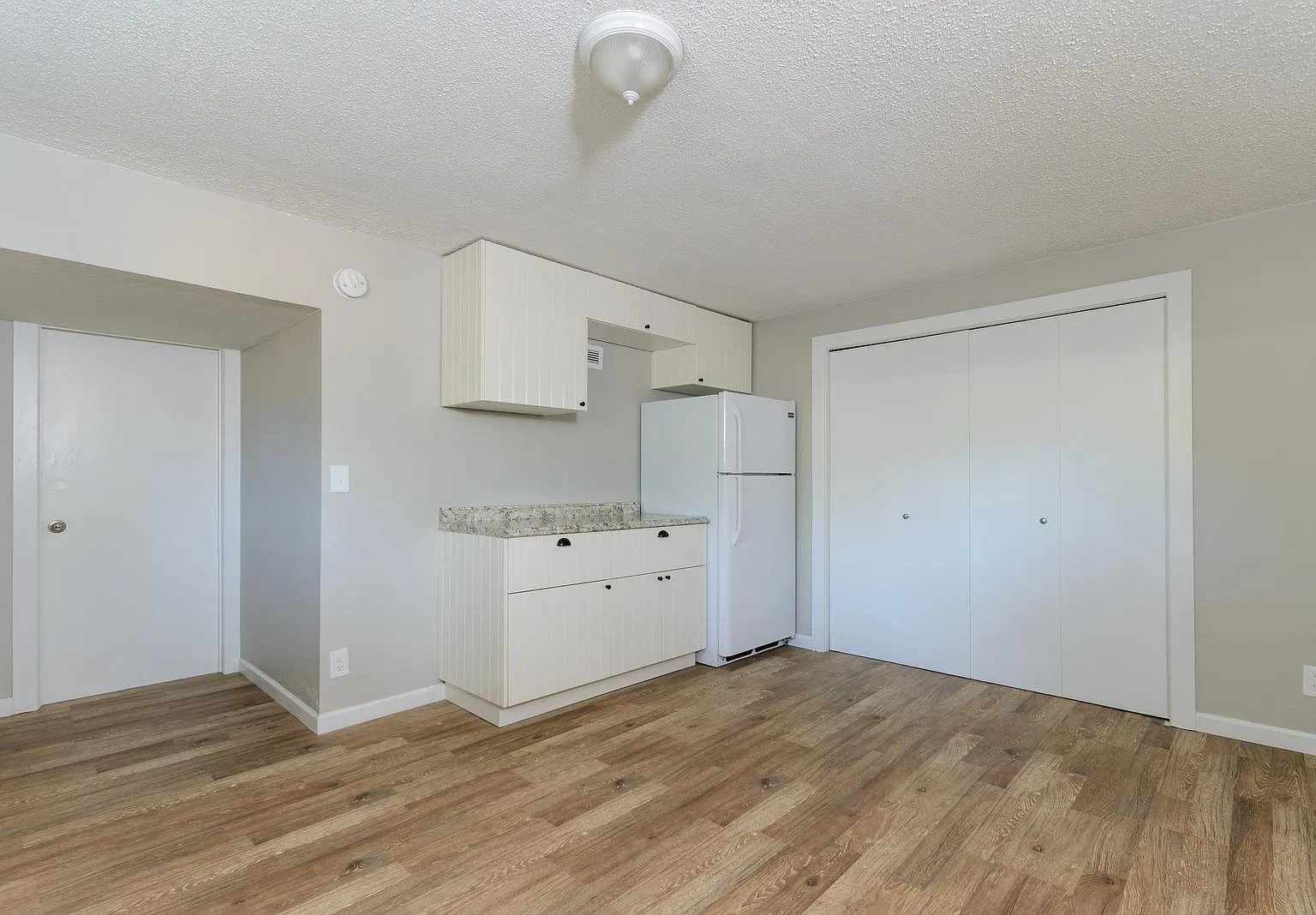 700 30th St — Photo 3