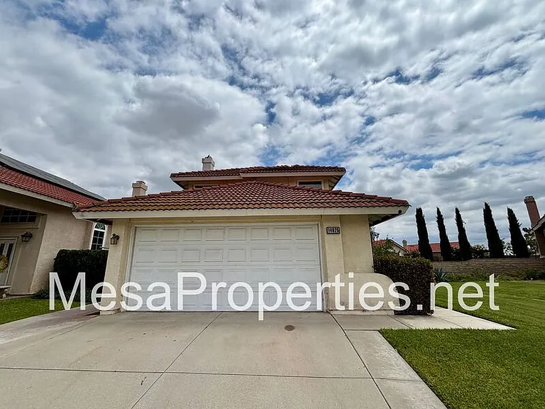 14925 Dandelion Ct — Photo 2